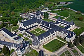 Frankreich, Maine et Loire, Fontevraud l'Abbaye, Loiretal, UNESCO Weltkulturerbe, die Abtei (Luftaufnahme)