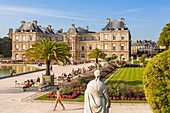 Frankreich, Paris, Jardin du Luxembourg (Luxemburggarten) mit dem Palais, dem Sitz des Senats