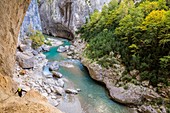 France, Alpes de Haute-Provence, regional natural reserve of Verdon, Grand Canyon of Verdon, the river Verdon, climbers on a wall of the cliffs of the corridor Samson, seen since the path sentier Blanc-Martel on the GR4