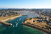 France, Morbihan, Presqu'ile de Rhuys, Arzon, le The Crouesty Harbour (aerial view)