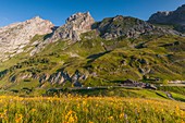 Frankreich, Haute-Savoie, der Colombière-Pass und die Gipfel des Bargy-Massivs