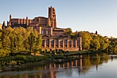 France, Tarn, Albi, the episcopal city, listed as World Heritage by UNESCO, Sainte Cecile cathedral and the banks of the Tarn