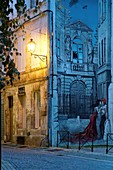 Frankreich, Charente, Angouleme, Spaziergang durch die bemalten Wände, Kirche Saint-André, Wandmalerei Erinnerungen an das 20. Jahrhundert von Yslaire