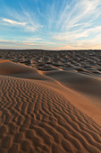 Sonnenuntergang um das Dorf Camp Mars in den Sanddünen, Sahara, Tunesien, Nordafrika