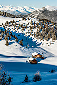 Hütten im Skigebiet Seiser Alm, Südtirol, Italien