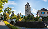 Kirchstraße mit Sicht auf Pfarrbücherei und Pfarramt St. Gallus, Bregenz, Vorarlberg, Österreich