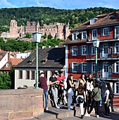 on the old bridge, castle, tourists, group of people, students, sun, Heidelberg am Neckar, Baden-Württemberg, Germany