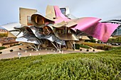 Die Stadt des Weins, Weingut Marques de Riscal, Gebäude von Frank O. Gehry, Elciego, Alava, Rioja Alavesa, Baskenland, Spanien, Europa