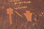 Petroglyphen am Newspaper Rock im Indian Creek National Monument, ehemals Teil des Bears Ears National Monument, Süd-Utah, USA