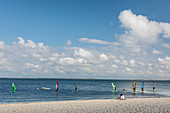 Windsurfer am Strand von Hörnum, Sylt, Schleswig-Holstein, Deutschland