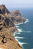 Hohe Felsen am Aussichtspunkt "Mirador del Balcon" im Westen von Gran Canaria, Spanien