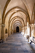 Die Bögen des Kreuzgangs der Alten Kathedrale (Sé Velha), Coimbra, Bezirk Coimbra, Region Centro, Portugal