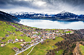 Luftaufnahme von Sigriswil mit Thunersee, Kanton Bern, Schweiz, Europa