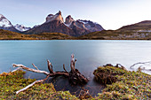 Chilenischer Teil von Patagonien, Magallanes und die chilenische Region der Antarktis, Provinz Ultima Esperanza, Nationalpark Torres del Paine, Sonnenaufgang an den Hörnern von Paine und der Nordenskjöld-See