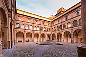 Kreuzgang San Giovanni in Monte, Stadtkloster der Renaissancestadt und Universitätsgelände. Bologna, Emilia Romagna, Italien, Europa