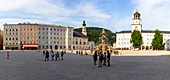 Residenz, Panoramablick auf den Residenzplatze, Salzburg, Österreich