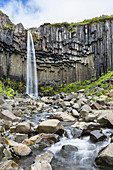 Svartifoss Wasserfall im Skaftafell Naturschutzgebiet (Vatnajökull-Nationalpark, östliche Region, Island, Europa)