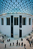 England, London, Bloomsbury, The British Museum, Der Große Hof (The Great Court) von dem Architekten Norman Foster, der größte überdachte Platz Europas