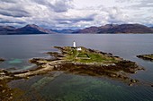 Vereinigtes Königreich, Schottland, Highland, Innere Hebriden, Isle of Skye, Halbinsel Sleat, Sound of Sleat, Ornsay Island, Leuchtturm von Ornsay (Luftaufnahme)