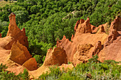 Ocher rocks in a former ocher quarry, Colorado Provencal, near Rustrel, Luberon Nature Park, Vaucluse, Provence-Alpes-Cote d´Azur, France