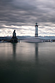 Blick auf die Hafeneinfahrt von Lindau, Bayern, Deutschland, Europa