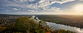 Blick auf die Insel Grafenwerth im Rhein vom Drachenfels, Siebengebirge, Königswinter, Nordrhein-Westfalen, Deutschland
