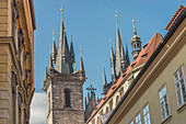 Der St. Veitsdom, die aufragenden Türme des St. Veitsdomes dominieren die Prager Skyline, Prag, Tschechische Republik