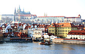 Blick über den Fluss Vitava in Prag, Tschechische Republik am 2. März 2018