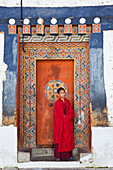 Monk, Tongsa Dzong; Buddhist monastery and fortress; in Tongsa; Bhutan