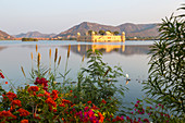 Jal Mahal (bedeutet "Wasserpalast") ist ein Palast in der Mitte des Man Sagar Sees in Jaipur, Indien.