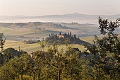 Villa auf einem Hügel in Val d'Orcia, Toskana, Mittelitalien