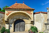 Altes Tor als Eingang zu einem Herrschaftshaus in Liverdun an der Mosel, Frankreich