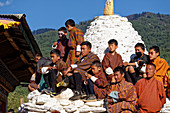 Zuschauer, Fesival im Tempel Jambey Lhakhang, Jakar, Bumthan, Bhutan, Asien