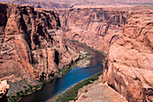 Colorado River Horseshoe-Kurve vom Aussichtspunkt aus gesehen Page, Arizona, USA