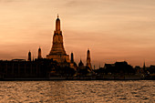 Wat Arun at sunset, Bangkok, Thailand, Asia