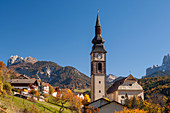 Italien, Trentino - Südtirol, Provinz Bozen, Dolomiten, Val di Funes, Kirche San Pietro.