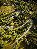 Luftaufnahme des Vrsic-Passes, der Julischen Alpen, des Triglav-Nationalparks, Oberkrain, Slowenien
