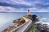 Frankreich, Finistère, Iroise-Meer, Brulet von Brest, Plouzane, Pointe du Petit Minou, Leuchtturm Petit Minou