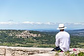 France, Vaucluse, regional natural reserve of Luberon, Bonnieux, panoramic view since the belvedere Lou Badareù, Lacoste in background