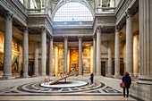 Frankreich, Paris, Quartier Latin, Pantheon (1790) im neoklassizistischen Stil, ein griechisches kreuzförmiges Gebäude, das von Jacques Germain Soufflot und Jean Baptiste Rondelet erbaut wurde
