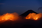 Glühendes Lava am Vulkan Gunung Bromo, Insel Java, Indonesien, Südostasien, Asien