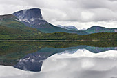 Krakmotinden is reflected in Fjerdevatnet zum, Nordland, Norway, Europe