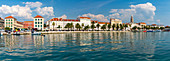 Panoramablick auf den Hafen von Split und die Kathedrale des Heiligen Domnius, Split, Dalmatinische Küste, Kroatien, Europa