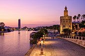 The Torre del Oro (Golden Tower) on the banks of the river Guadalquivir, Seville (Sevilla), Andalusia, Spain, Europe