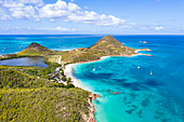 Luftaufnahme durch Drohne von Hermitage Bay und Pearns Point, Antigua, Antigua und Barbuda, Inseln über dem Winde, Westindische Inseln, Karibik, Mittelamerika