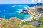 Luftpanorama durch Drohne von Carlisle Bay Beach und Karibischem Meer, Antigua, Antigua und Barbuda, Inseln über dem Winde, Westindische Inseln, Karibik, Mittelamerika