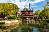 Ansicht der traditionellen und zeitgenössischen chinesischen Architektur in Yu Garden, Shanghai, China, Asien