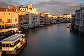 Blick auf den Canale Grande bei Sonnenaufgang, Venedig, Venetien, Italien, Europa
