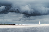 Gewitterwolken über dem Nationalpark Wattenmeer, Spiekeroog, Ostfriesland, Niedersachsen, Deutschland, Europa