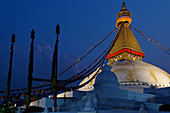 Abends an der Stupa von Bodnath, Kathmandu, Nepal, Asien.